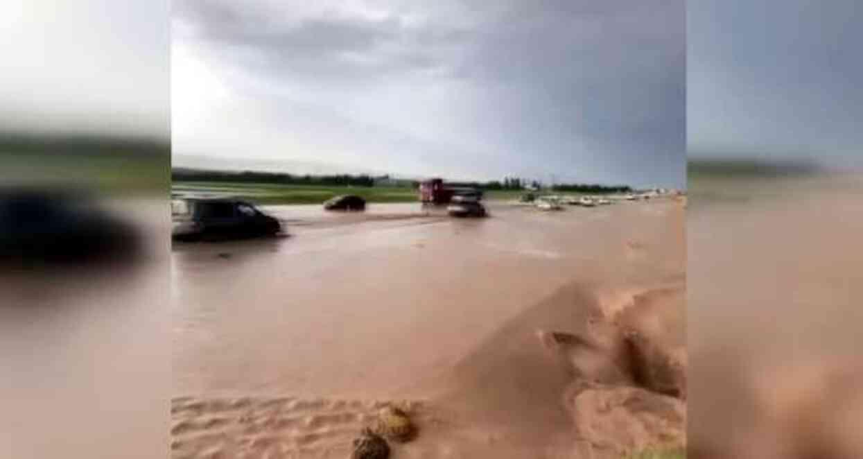 Ankara'yı sağanak yağış esir aldı! Yollar göle döndü, iş yerlerini su bastı