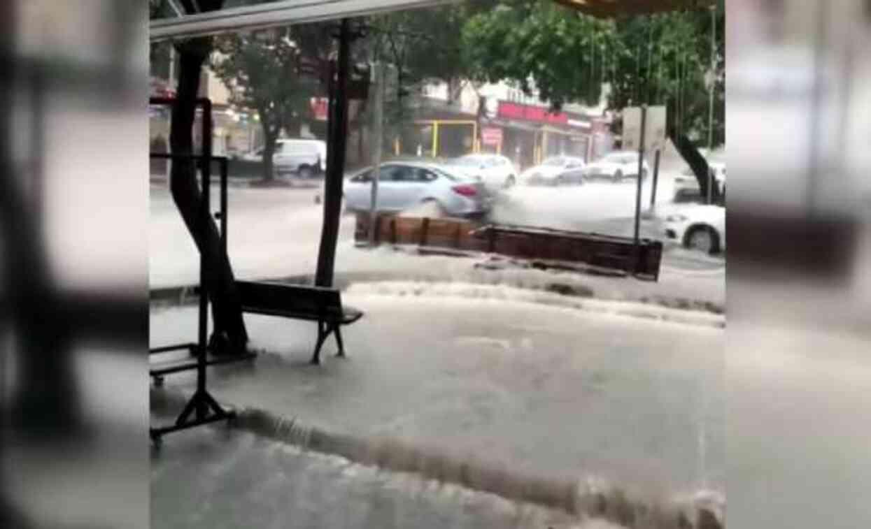 Ankara'yı sağanak yağış esir aldı! Yollar göle döndü, iş yerlerini su bastı