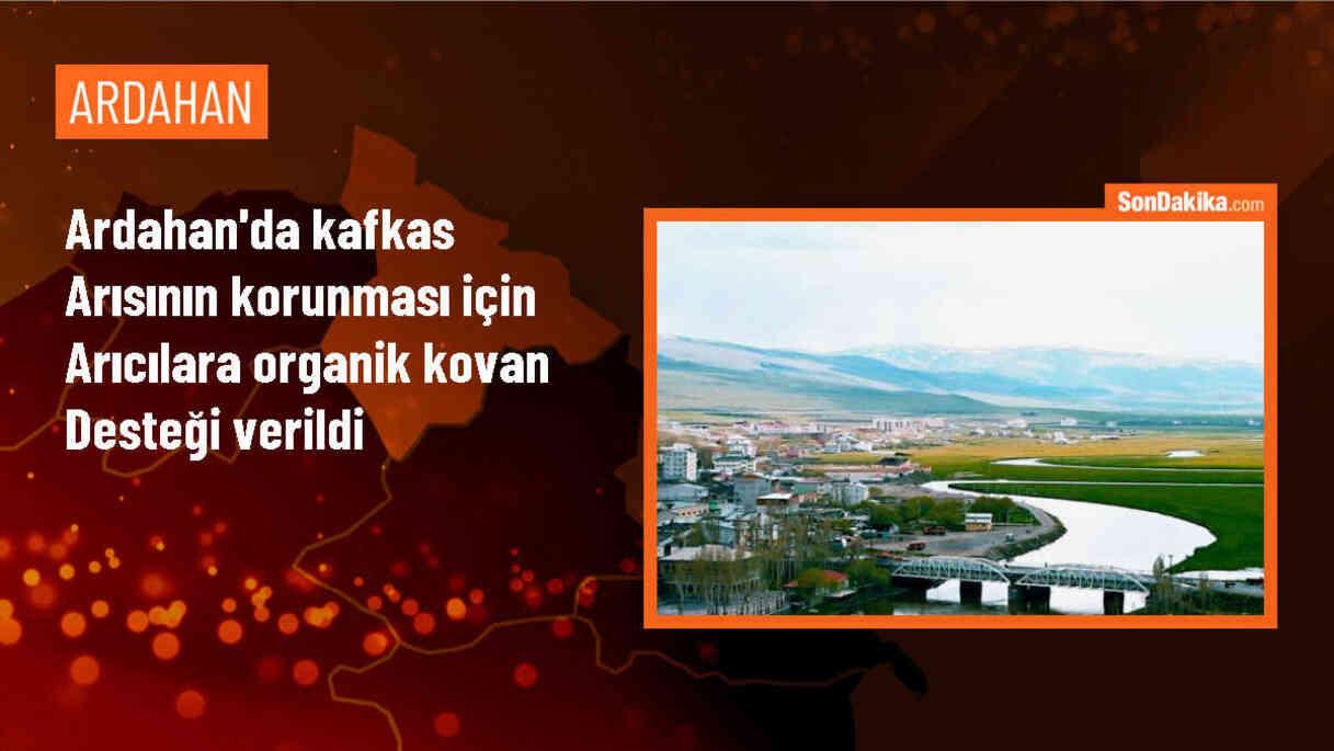 Ardahan\'da Kafkas Arısı Koruma ve Geliştirme Projesi Kapsamında Arıcılara Malzeme Dağıtıldı