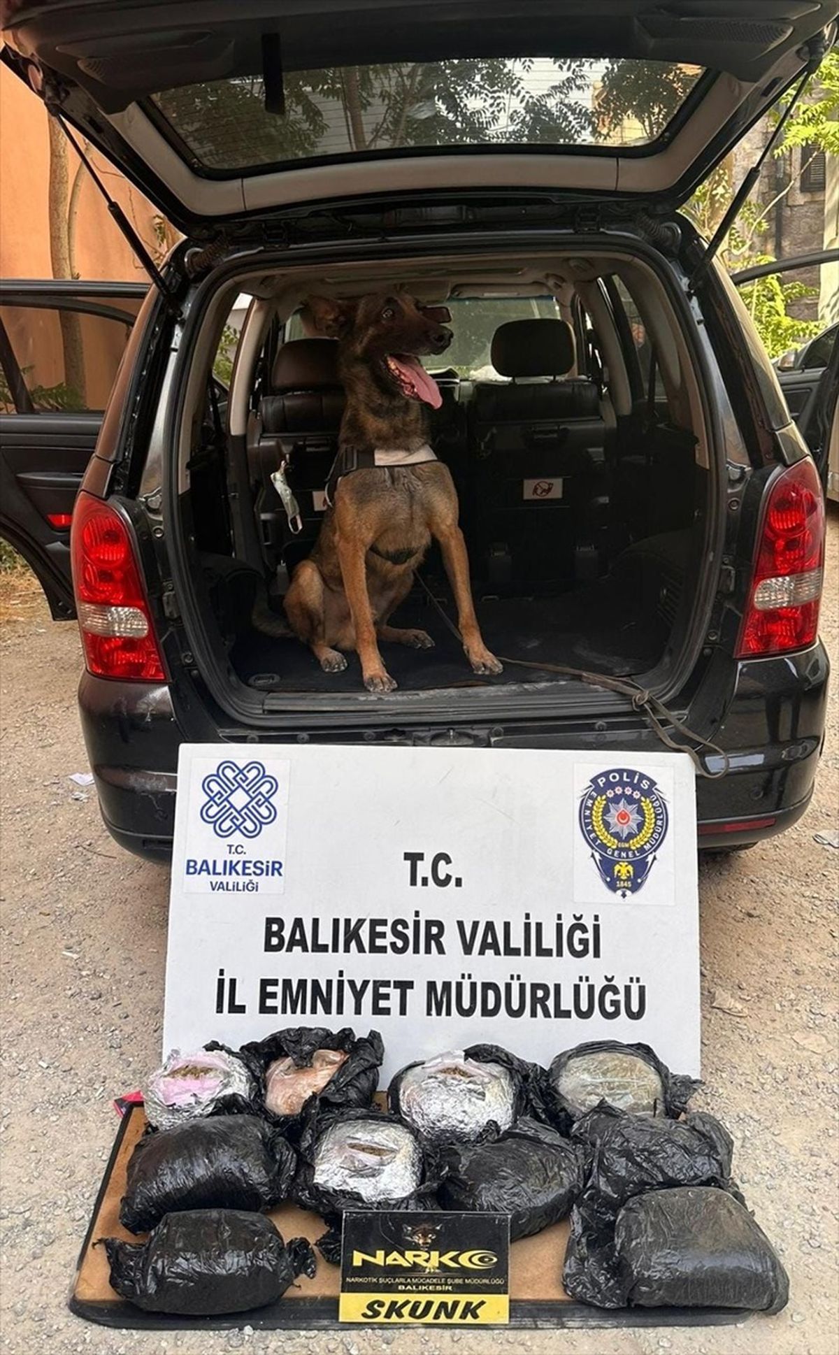 Balıkesir\'de Polis Operasyonunda 4 Kilo 600 Gram Esrar Ele Geçirildi