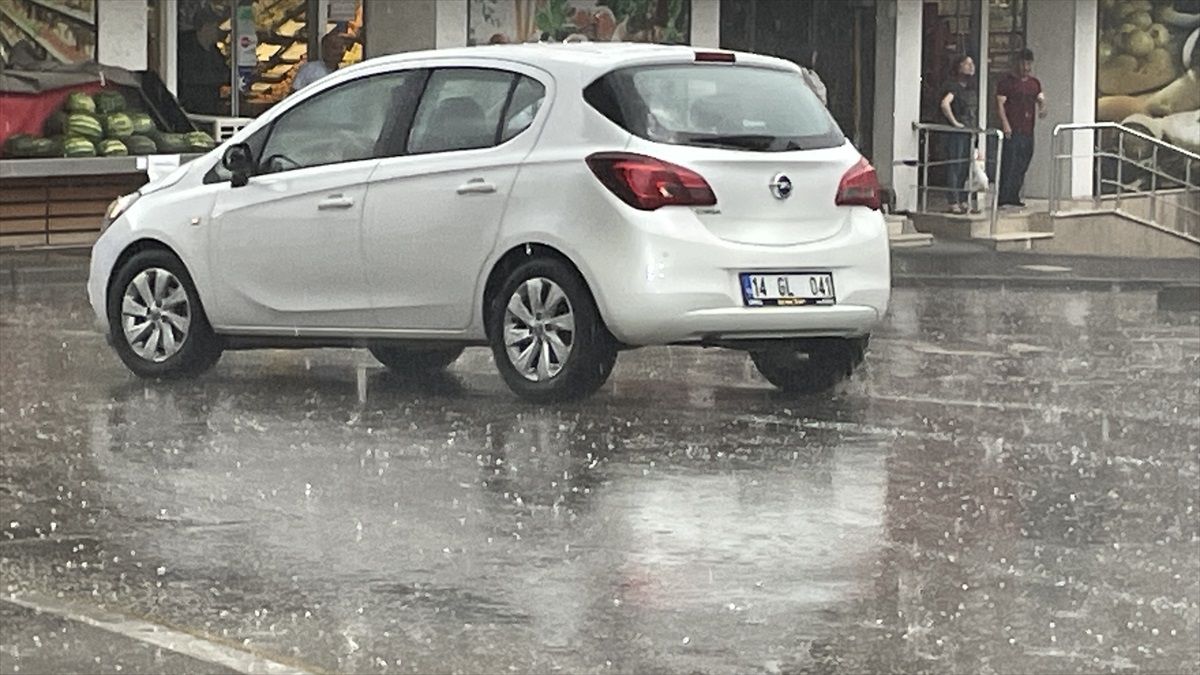 Bolu\'da sağanak ve dolu etkili oldu
