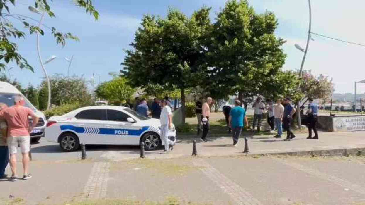 Büyükçekmece'de denizde kadın cesedi bulundu! Halıya sarıp ayağına da zincirle ağırlık bağlamışlar Büyükçekmece'de denizde kadın cesedi bulundu! Halıya sarıp ayağına da zincirle ağırlık bağlamışlar