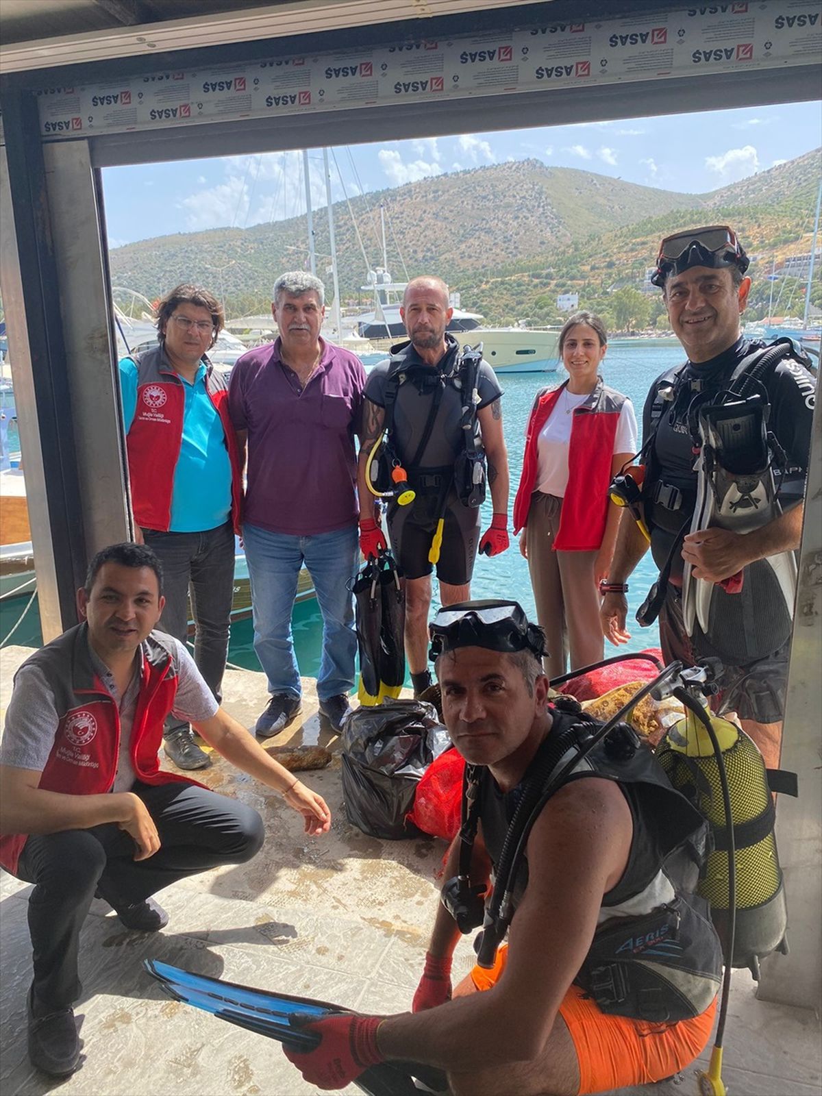 Muğla\'nın Datça ilçesinde deniz dibi temizliği yapıldı