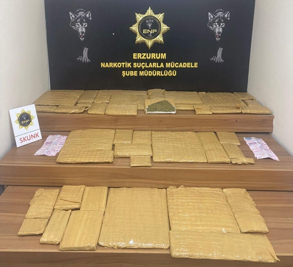 Erzurum\'da 34 kilo 400 gram uyuşturucuyla yakalanan zanlı tutuklandı