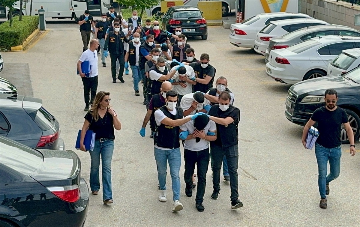 Eskişehir\'de düzenlenen fuhuş operasyonunda 11 şüpheli gözaltına alındı
