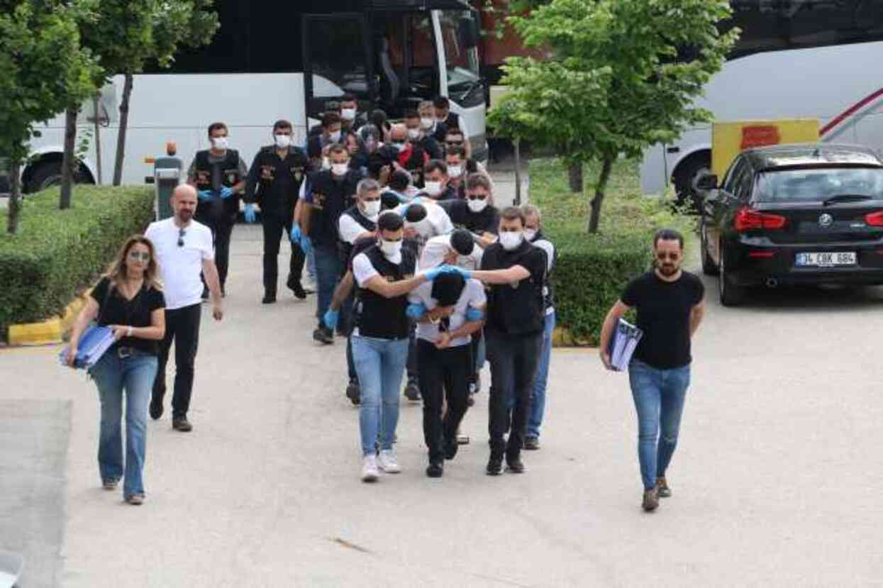 Fuhuş operasyonuna damga vuran kare! Yakalanan 11 şüpheliden en çok o dikkat çekti Fuhuş operasyonuna damga vuran kare! Yakalanan 11 şüpheliden en çok o dikkat çekti