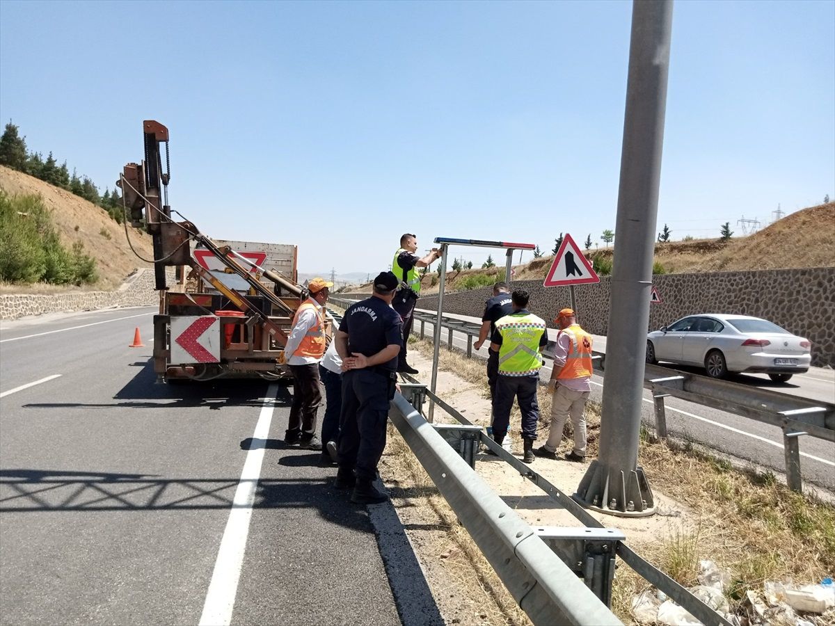 Gaziantep İl Jandarma Komutanlığı İslahiye\'de Trafik Güvenliğini Artırmak İçin Önlem Aldı