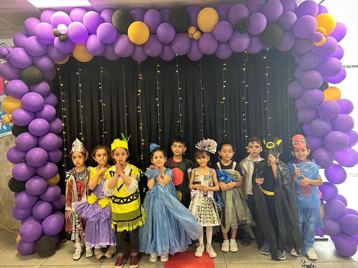 Kilis\'te Anaokulu Öğrencileri Atık Malzemelerden Kostümler Yaptı