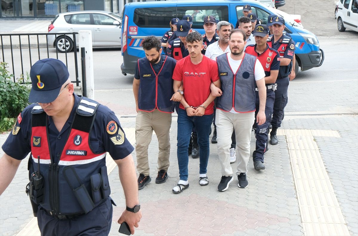 Kırklareli\'nde Fabrikadan Kablo Çalan 5 Şüpheliden 3\'ü Tutuklandı