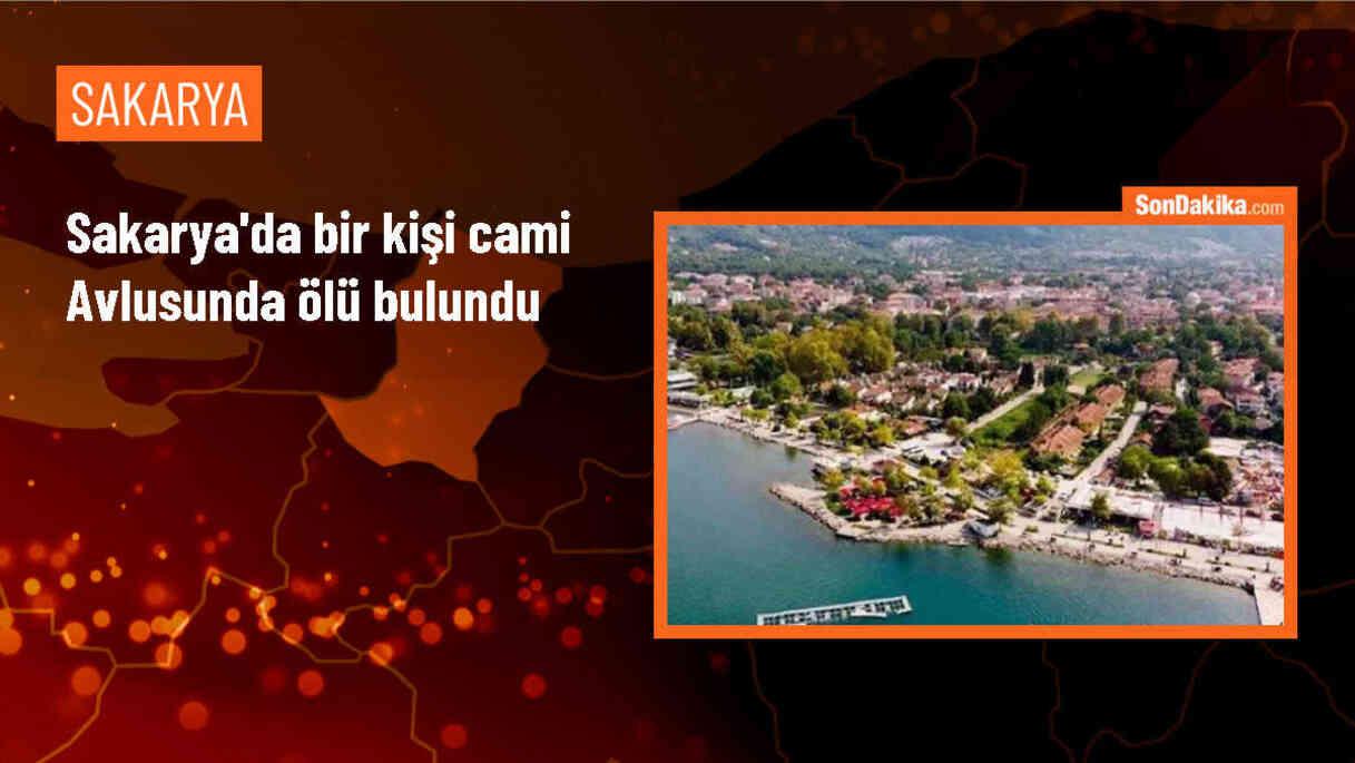 Adapazarı\'nda Cami Avlusunda Ölü Bulundu