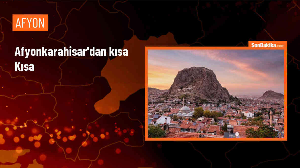 Afyonkarahisar\'da otomobille çarpışan motosikletteki 2 kişi yaralandı
