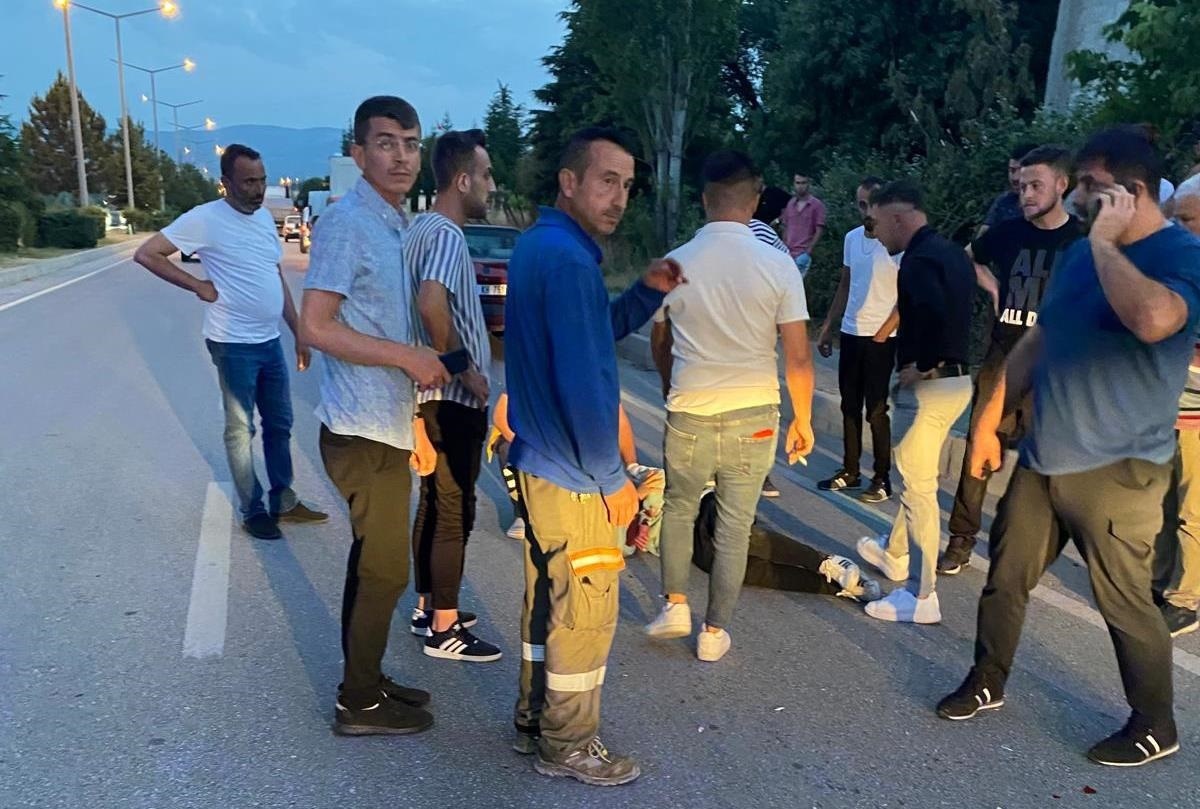 Kütahya\'da motosiklet ile otomobil çarpıştı: 2 yaralı