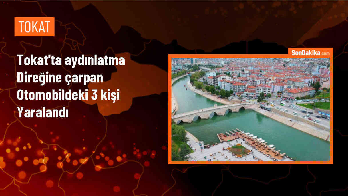 Tokat\'ın Erbaa ilçesinde otomobilin aydınlatma direğine çarpması sonucu 3 kişi yaralandı