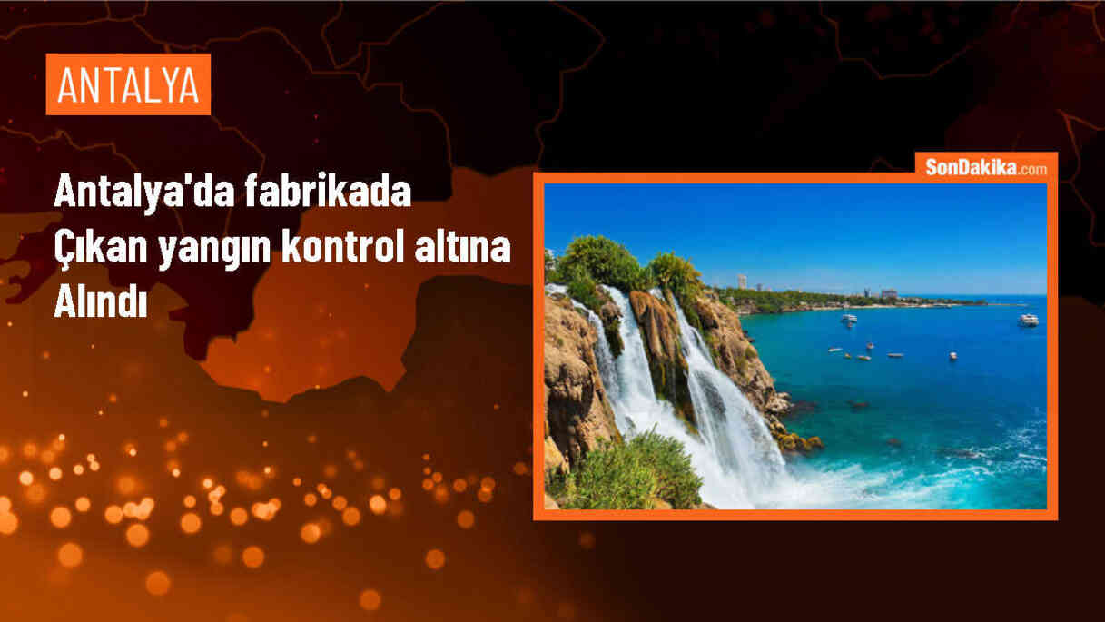 Antalya\'da Kimyasal Tarım Ürünleri İçeren Fabrikada Yangın Çıktı