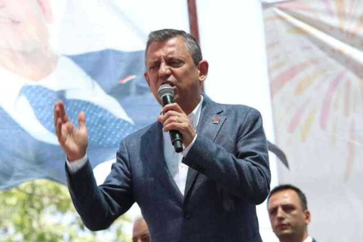 CHP Genel Başkanı Özgür Özel, Bornova'da Kiraz Festivaline Katıldı