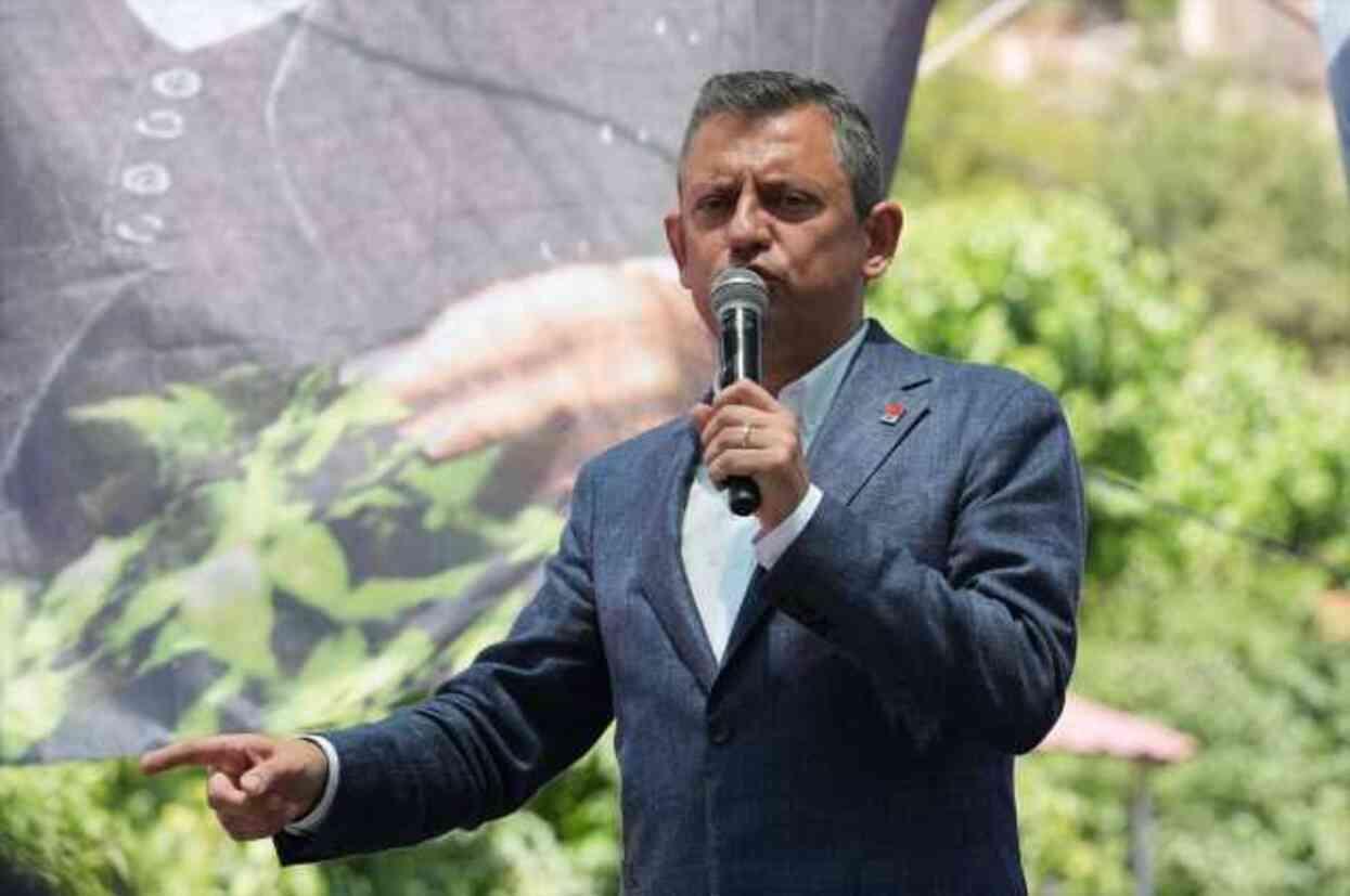 CHP Genel Başkanı Özgür Özel, Bornova'da Kiraz Festivaline Katıldı