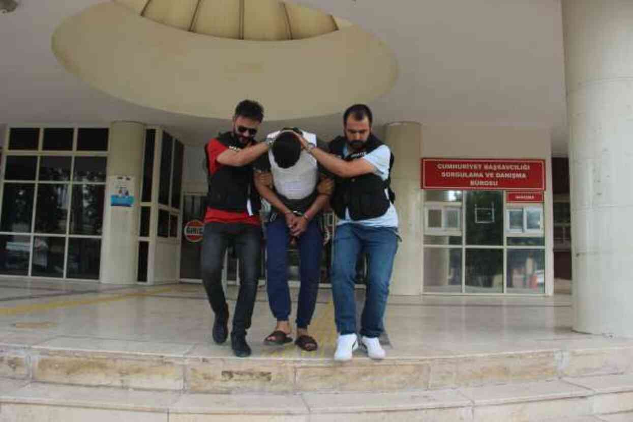 Elindeki altın bilezikleri için öldürmüş! Evinde katledilen yabancı uyruklu kadının katili komşusu çıktı Elindeki altın bilezikleri için öldürmüş! Evinde katledilen yabancı uyruklu kadının katili komşusu çıktı
