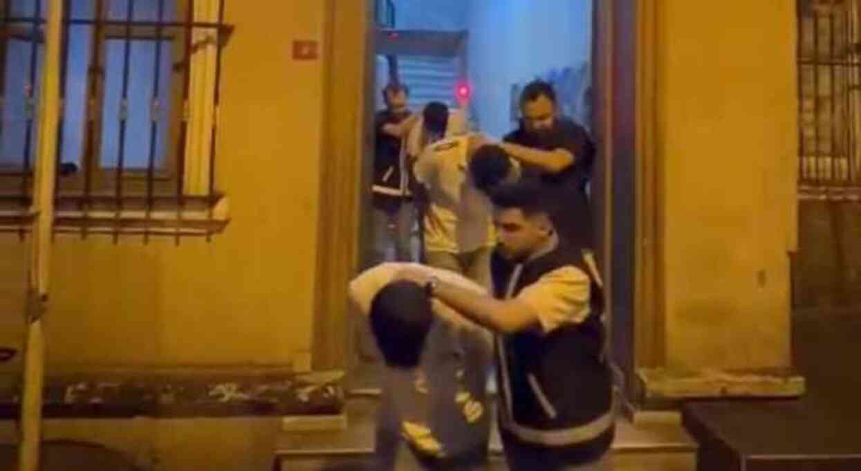 Taksim'de gece kulübü dövüş kulübüne döndü: Sigarayla çarpma kavgasında gözünde bardak patlattı Taksim'de gece kulübü dövüş kulübüne döndü: Sigarayla çarpma kavgasında gözünde bardak patlattı