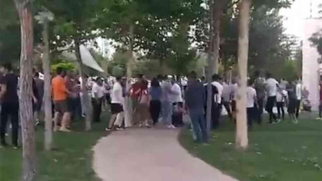 Diyarbakır'da parkta dans eden gruba saldırı