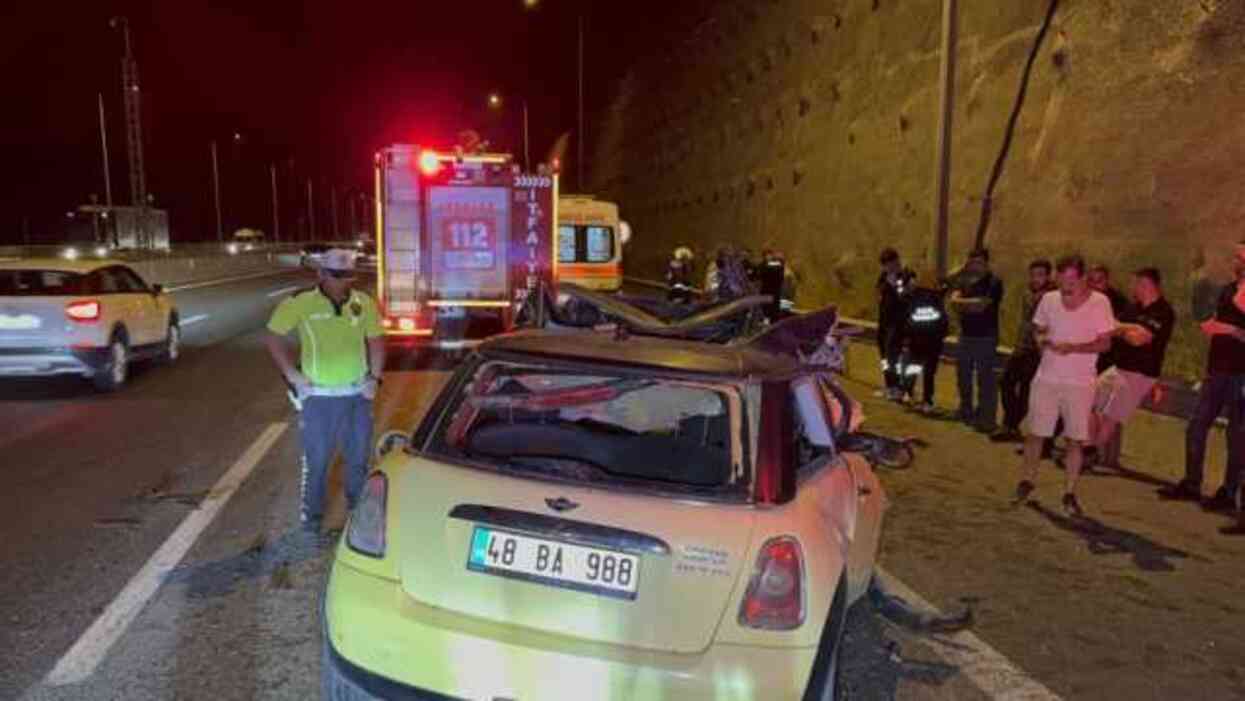 Düzce'de korkunç kaza! Kamyona arkadan çarpan genç kadın araç içinde sıkışarak öldü Düzce'de korkunç kaza! Kamyona arkadan çarpan genç kadın araç içinde sıkışarak öldü