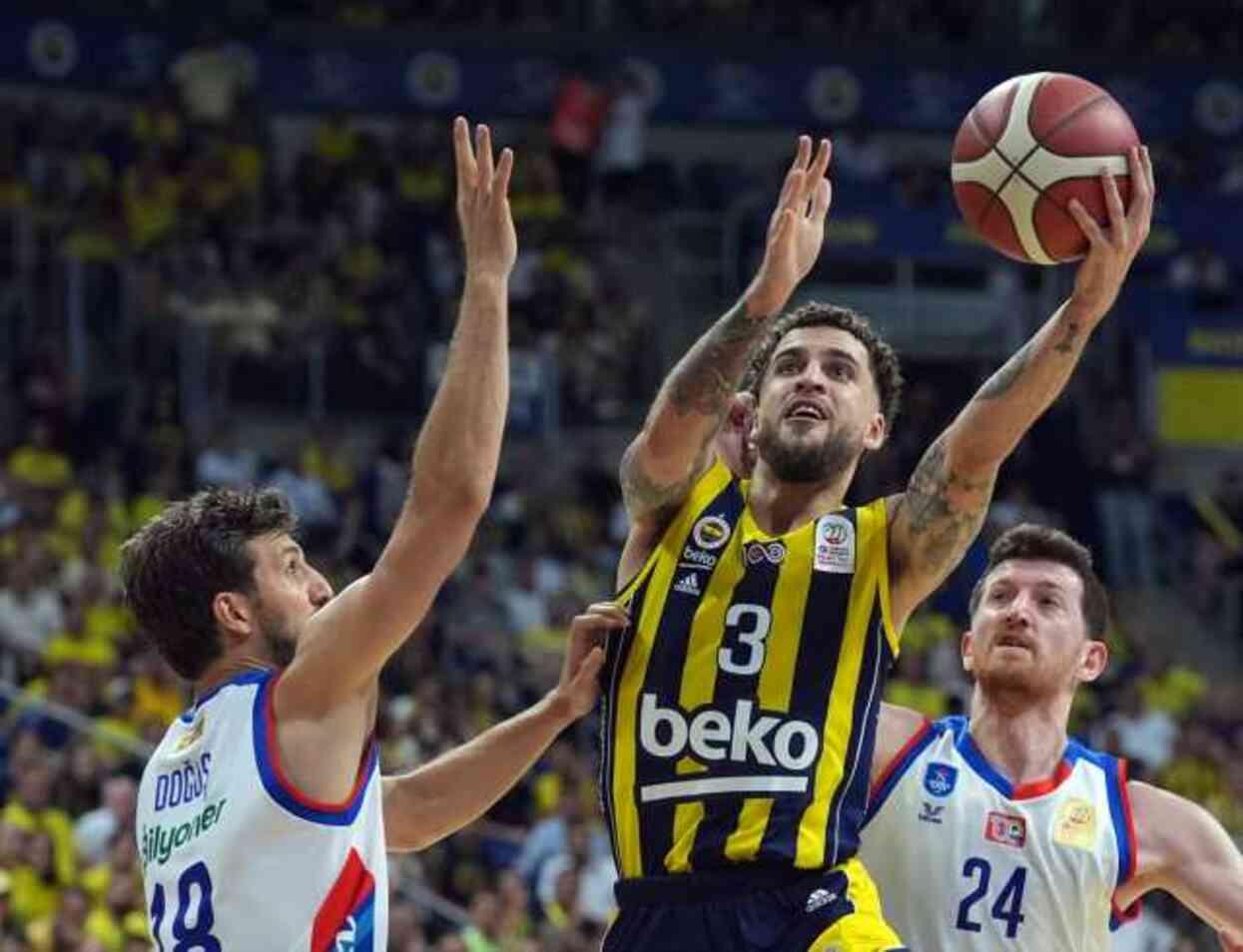 Final serisi uzadı! Anadolu Efes, deplasmanda Fenerbahçe Beko'yu 82-81 yendi