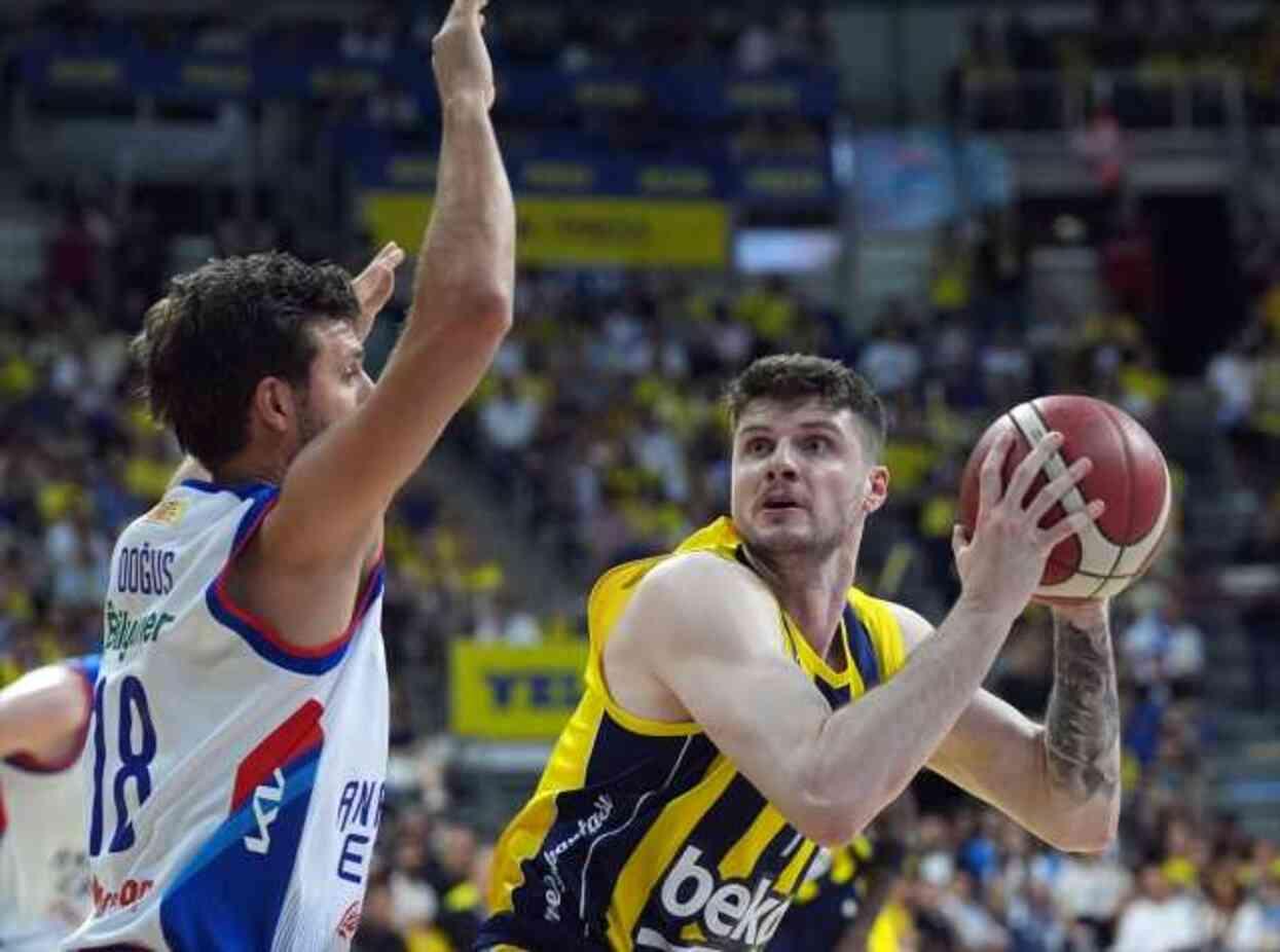 Final serisi uzadı! Anadolu Efes, deplasmanda Fenerbahçe Beko'yu 82-81 yendi