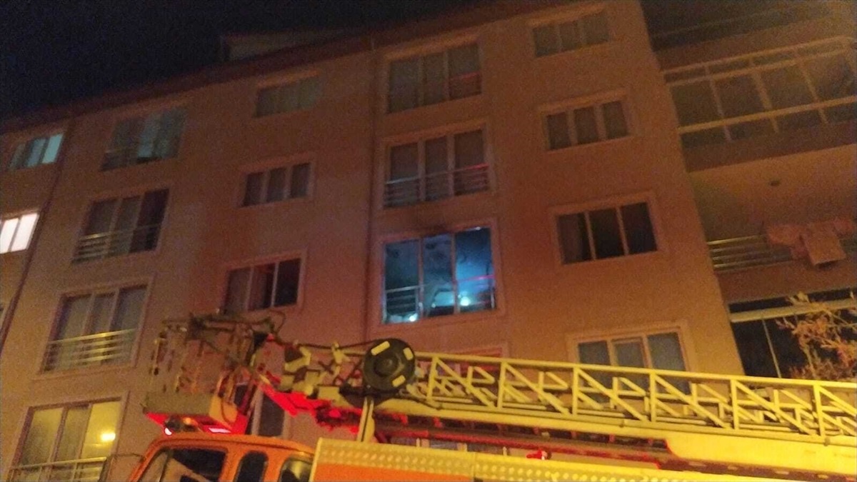 Akçakoca\'da Apartman Dairesinde Yangın Çıktı