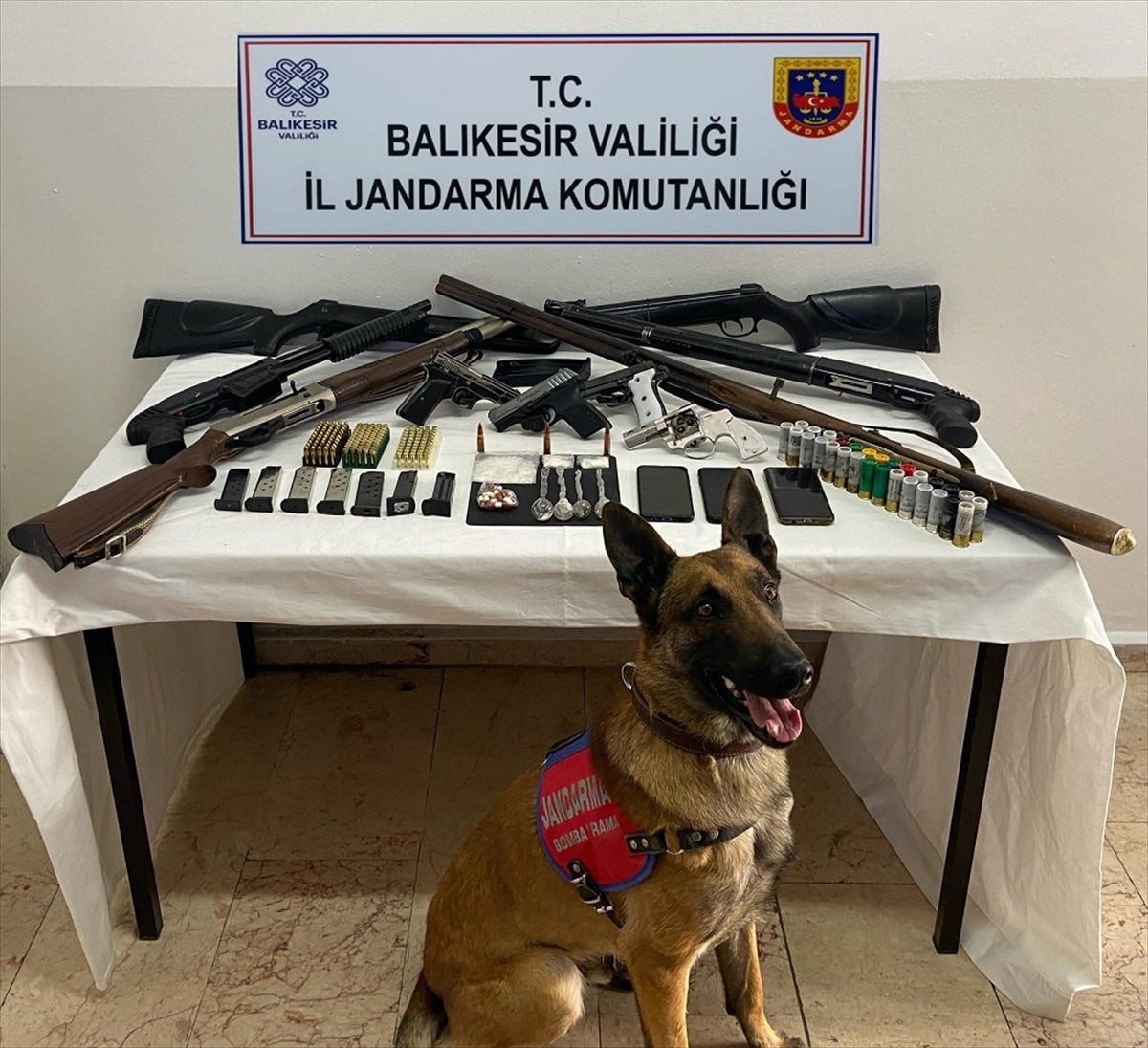 Balıkesir\'de Uyuşturucu Operasyonu: 2 Tutuklama
