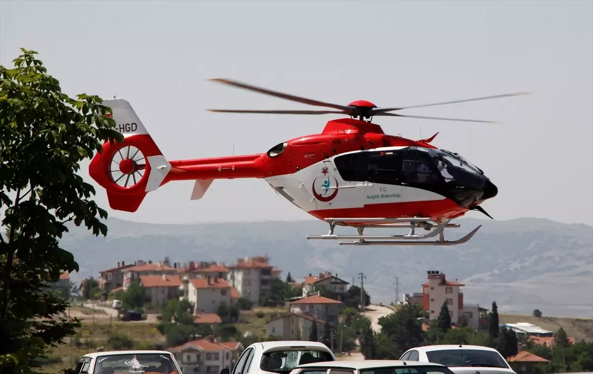 Beypazarı\'nda Kalp Krizi Geçiren Kişi Ambulans Helikopterle Hastaneye Sevk Edildi