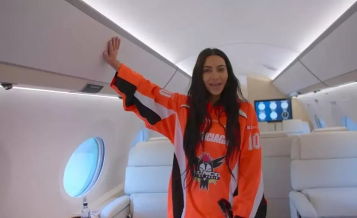 Kim Kardashian, peynirli kek yemek için özel uçağı ile Paris\'e uçtuğu için tepki topladı