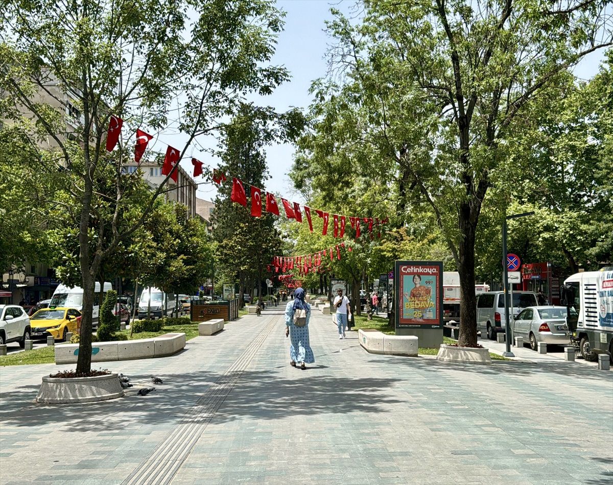 Kocaeli ve Sakarya\'da Yüksek Sıcaklıklar Hayatı Olumsuz Etkiledi