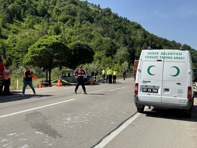 Sinop'ta Otomobil ile Sağlık Personeli Taşıyan Araç Çarpıştı: 4 Ölü, 2 Yaralı Sinop'ta Otomobil ile Sağlık Personeli Taşıyan Araç Çarpıştı: 4 Ölü, 2 Yaralı