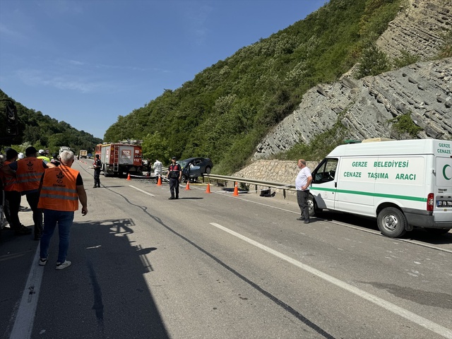 Sinop'ta Otomobil ile Sağlık Personeli Taşıyan Araç Çarpıştı: 4 Ölü, 2 Yaralı Sinop'ta Otomobil ile Sağlık Personeli Taşıyan Araç Çarpıştı: 4 Ölü, 2 Yaralı