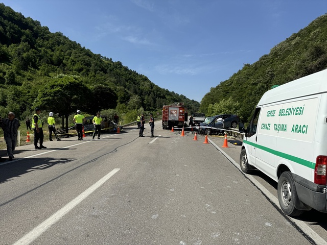 Sinop'ta Otomobil ile Sağlık Personeli Taşıyan Araç Çarpıştı: 4 Ölü, 2 Yaralı Sinop'ta Otomobil ile Sağlık Personeli Taşıyan Araç Çarpıştı: 4 Ölü, 2 Yaralı