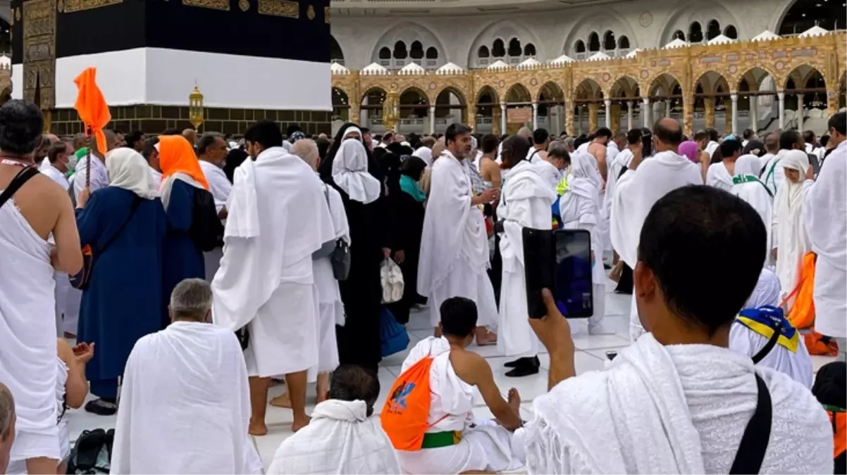 Diyanet\'ten hacı adaylarına uyarı: Kabe\'yi fotoğraf çekme, canlı yayın yapma platformuna dönüştürmeyin