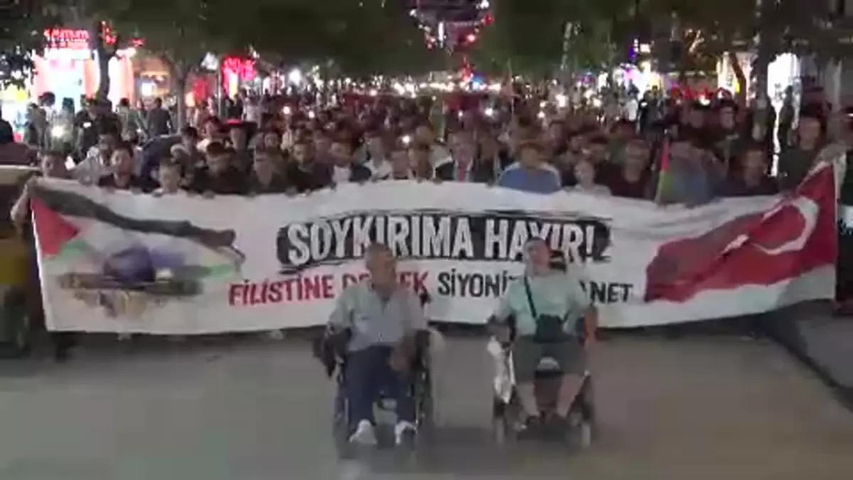 Elazığ\'da İsrail\'in Gazze saldırılarını protesto ettiler