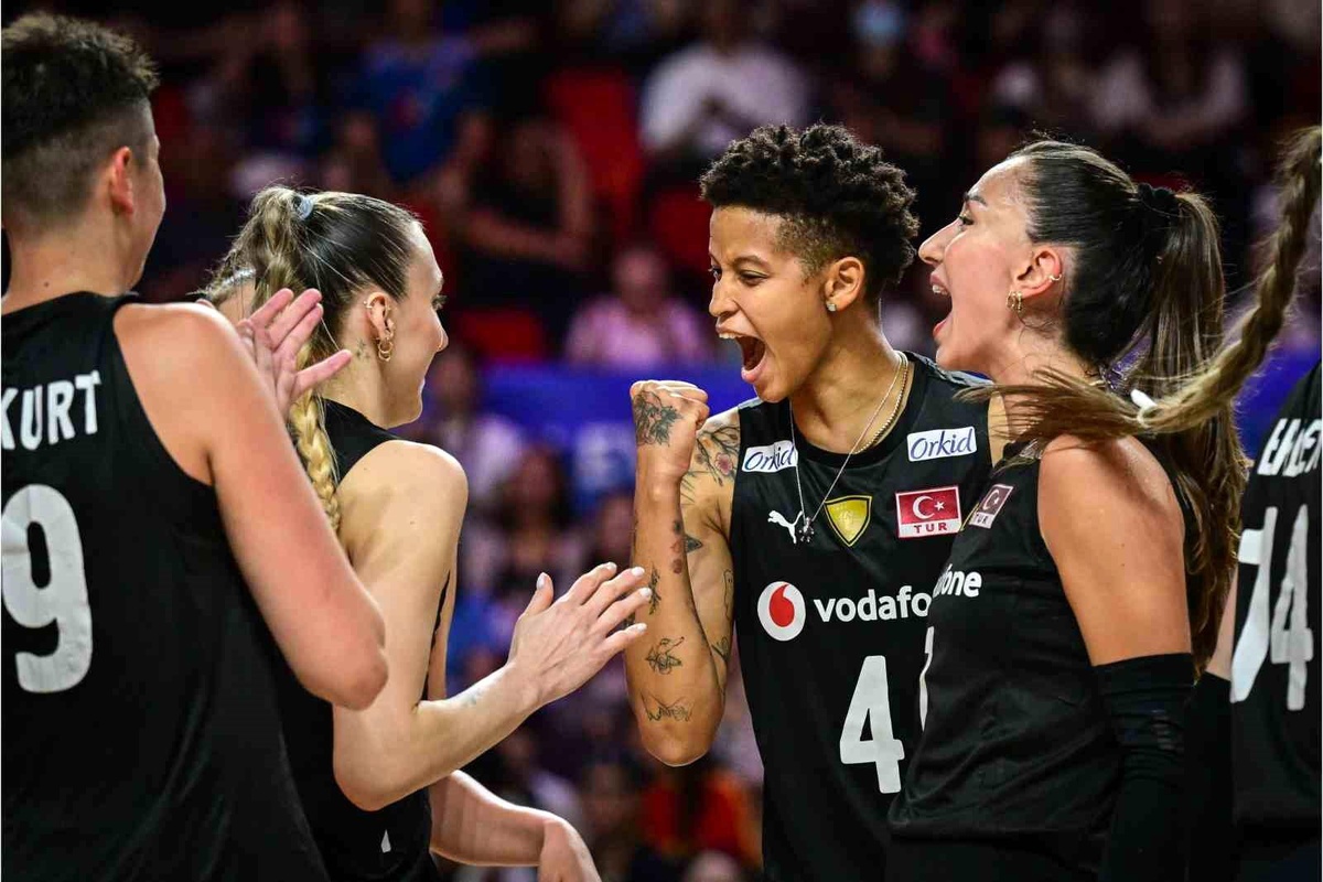 Beşiktaş'ta Siyah-beyaz Derneği'nin Lokalinin Açılışı Yapıldı