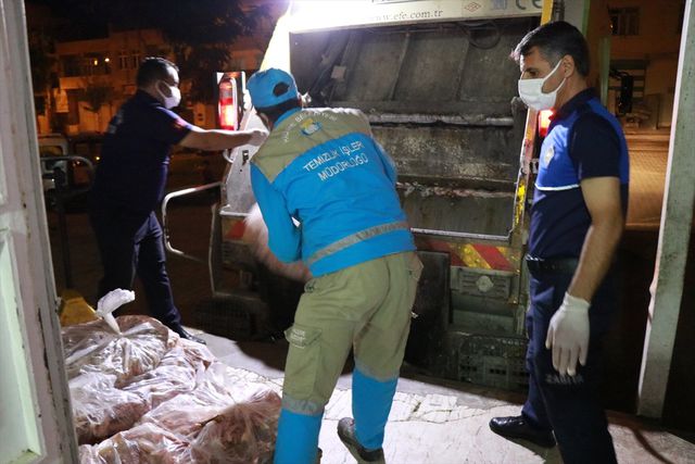 Şanlıurfa'da Etiketsiz ve İzlenebilirliği Belirsiz Tavuklar Ele Geçirildi Şanlıurfa'da Etiketsiz ve İzlenebilirliği Belirsiz Tavuklar Ele Geçirildi