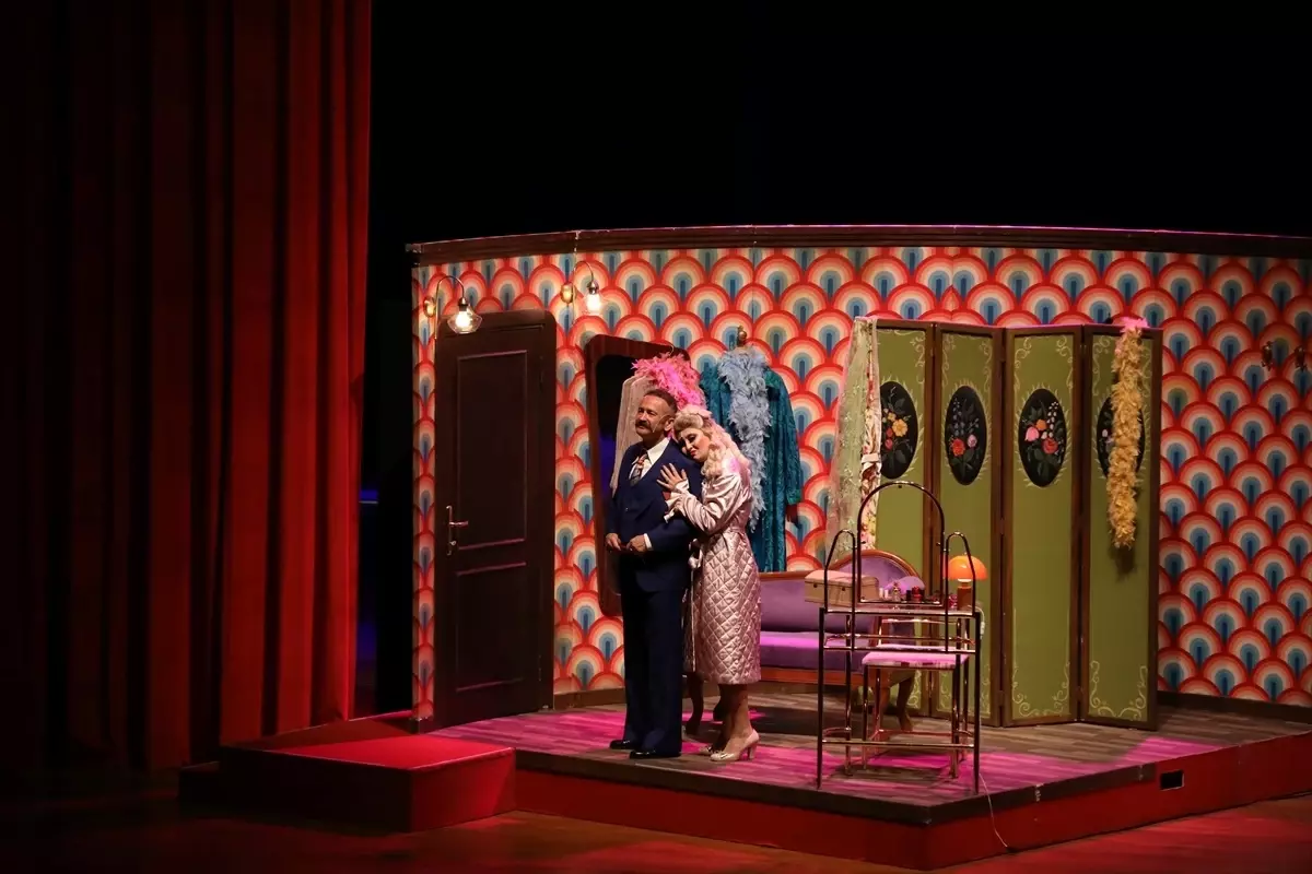 Şırnak\'ta Şehit Düşen Er ve Korucu Toprağa Verildi