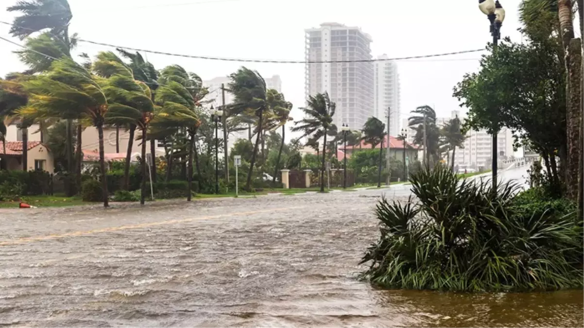 ABD\'yi sel vurdu, Florida\'da "acil durum" ilan edildi