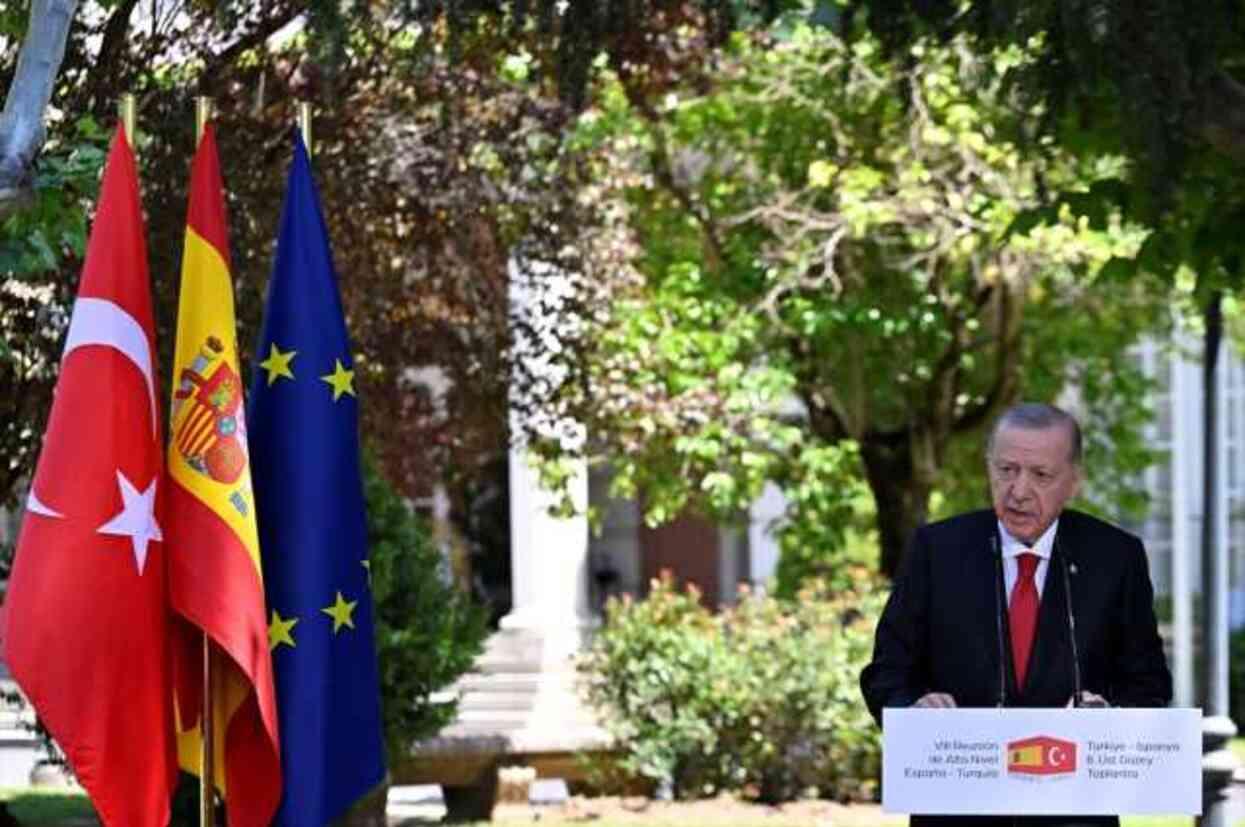 İspanyol muhabirin sorusu Cumhurbaşkanı Erdoğan'ı sinirlendirdi: Başını sallama, bak ben sallamıyorum