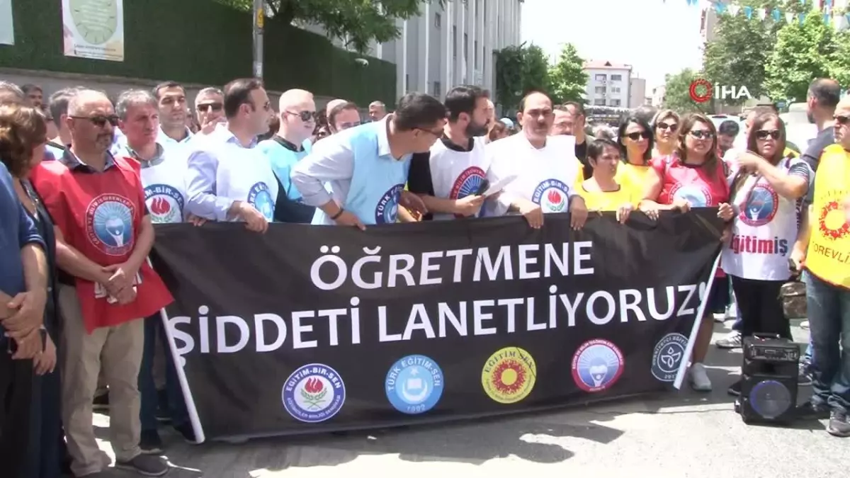 Öğrenciler Vatandaşları Trafik Kurallarına Karşı Uyardı