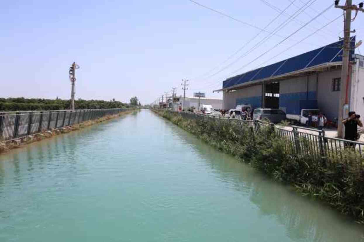 Adana'da kahreden olay! Kanala atlayan eşini kurtarmak isterken kendisi boğuldu Adana'da kahreden olay! Kanala atlayan eşini kurtarmak isterken kendisi boğuldu