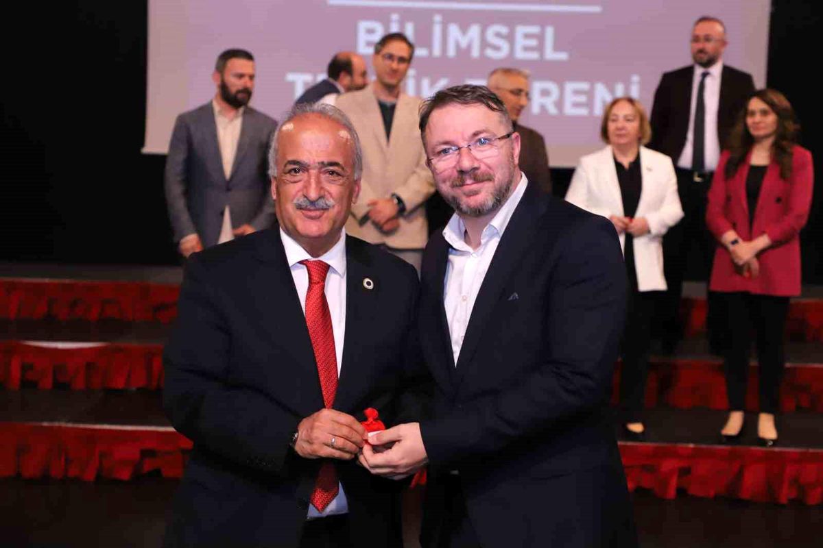 Düzce Emniyet Müdürü İşlek'ten, İhlas Mağazasına Ziyaret