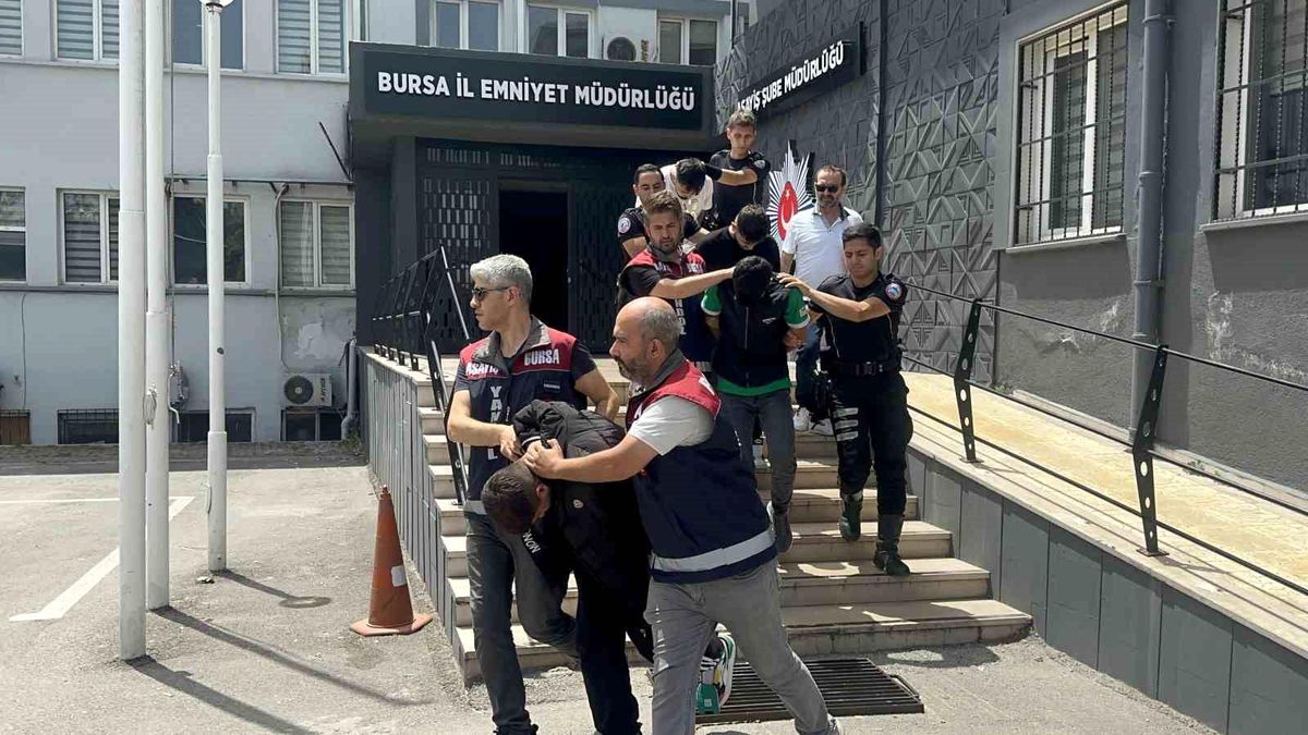 Mersin'de 18 Öğrenci Yaş Pastadan Zehirlendi