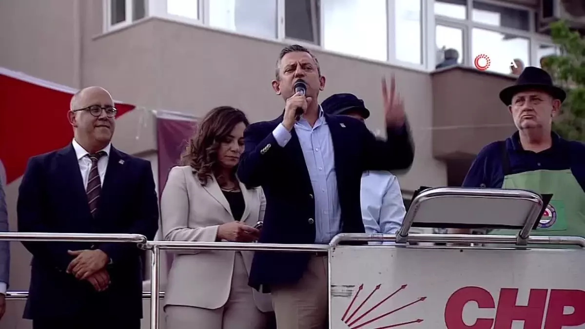 Miting Sona Erdi, Anıtkabir\'e Yürüyüş Sürüyor