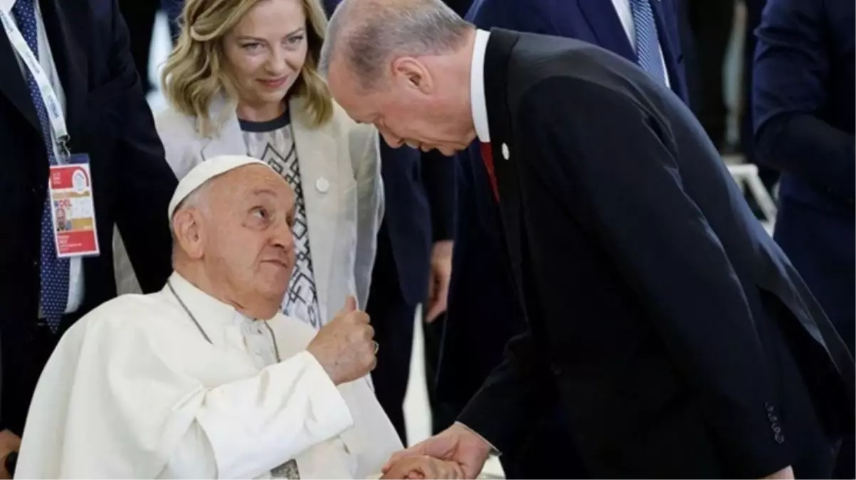 Cumhurbaşkanı Erdoğan, G7 Zirvesi\'nde Papa Franciscus sohbet etti