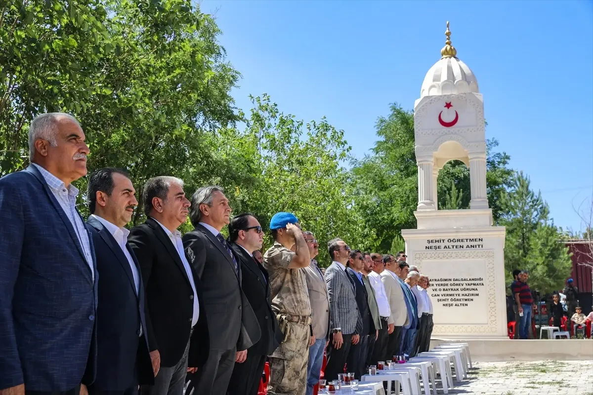 Diyarbakır\'da PKK\'lı teröristlerce 31 yıl önce şehit edilen Neşe öğretmen anısına anıt yapıldı