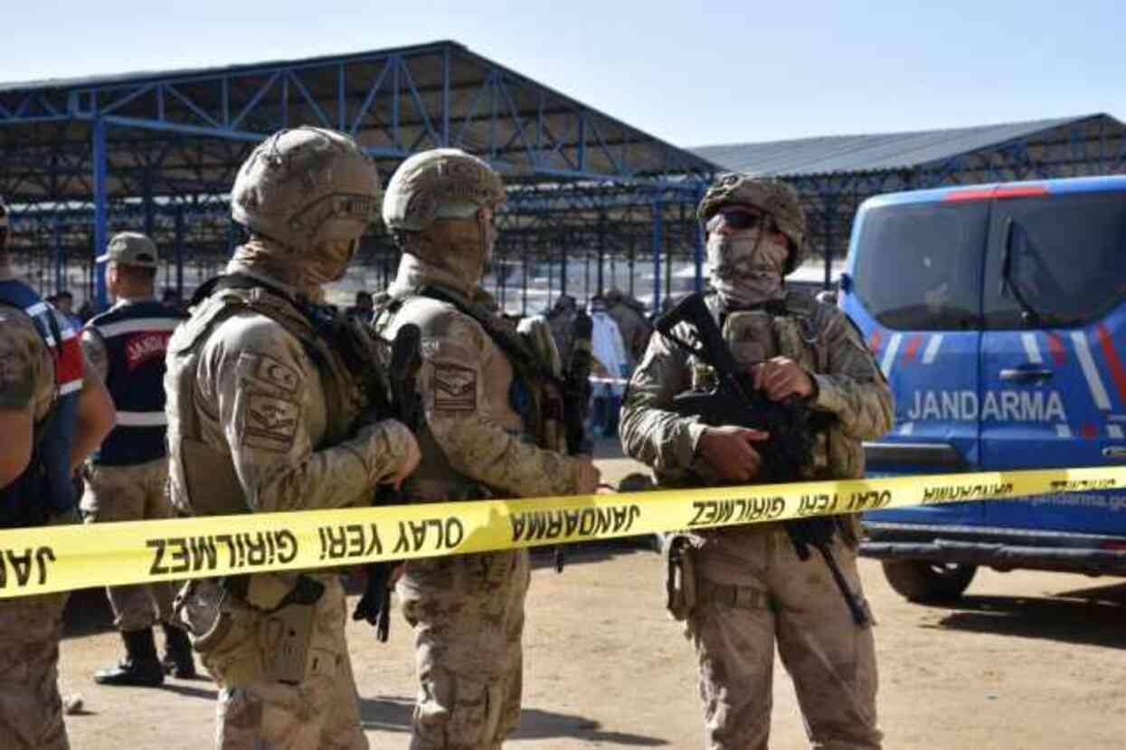 Hayvan pazarında silahlı kavga! 1 kişi öldü, 5 kişi yaralandı Hayvan pazarında silahlı kavga! 1 kişi öldü, 5 kişi yaralandı