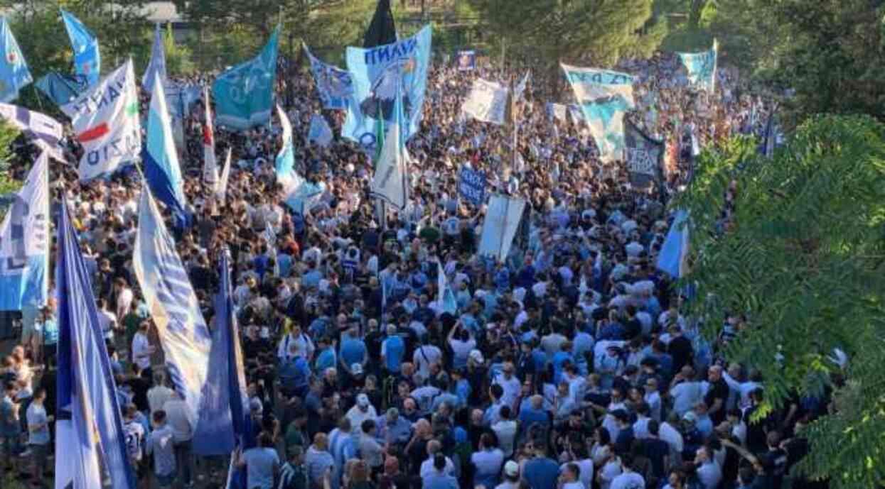 15 bine yakın Lazio taraftarı, kulüp başkanı Claudio Lotito'nun ölmesi için dua etti